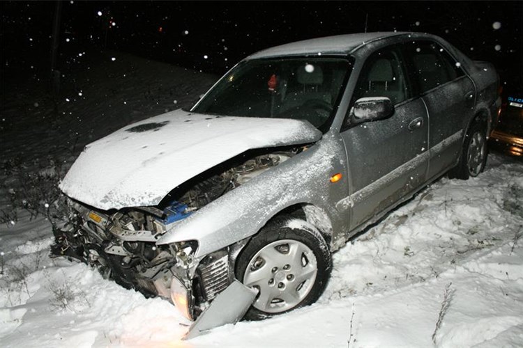 Slika /PU_BB/slike vijesti/Prometna nesreća zimi.JPG